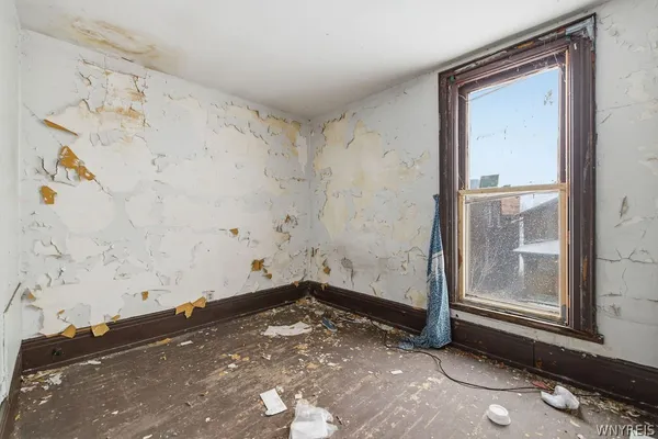 $119,900 | 352 9th Street, Niagara Falls, NY 14303