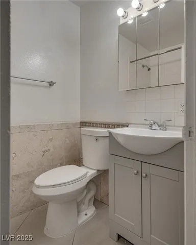 $1,930 | 800 Slayton Drive, Las Vegas, NV 89107