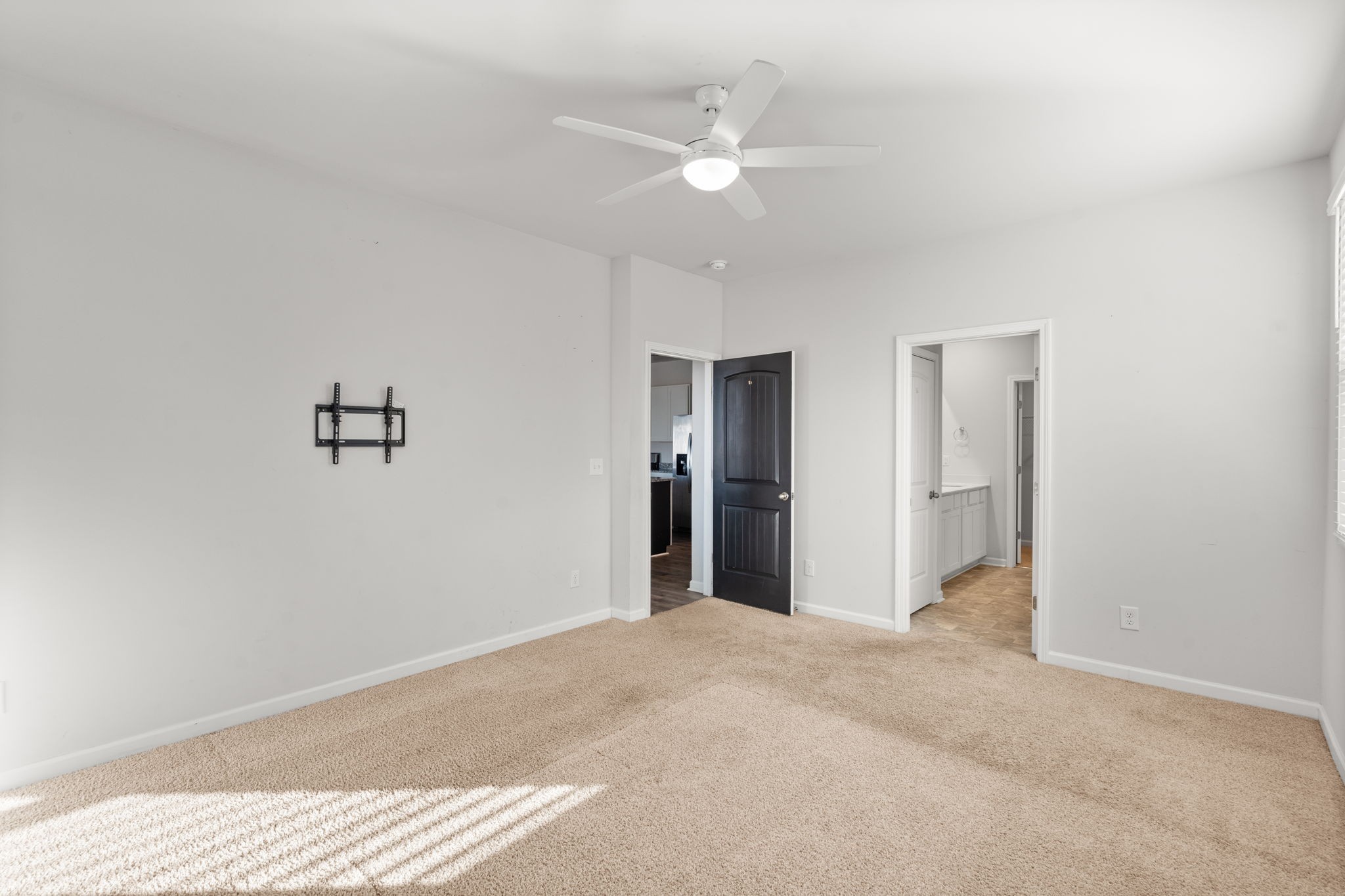 230 Willy Mae Road Murfreesboro, TN 37129 - Photo 8 of 23 a view of a livingroom with a ceiling fan and window