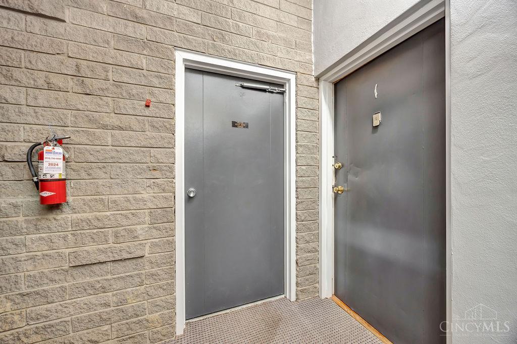 399 West Galbraith Road, Unit 101 Cincinnati, OH 45215 - Photo 28 of 35