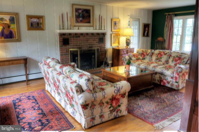 17 Brice Road Annapolis, MD 21409 - Photo 14 of 30 Living Room