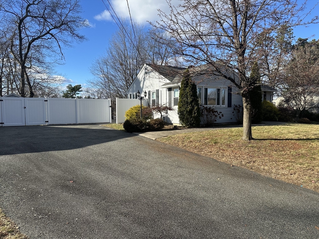 254 Hartwick Street Springfield, MA 01108 - Photo 2 of 17 a view of a house with a yard