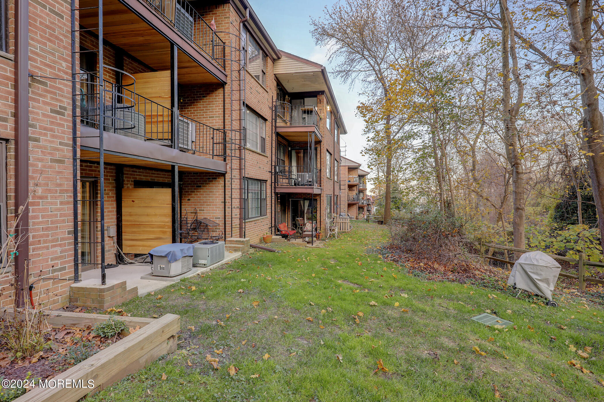 200 Portland Road, Unit D13 Highlands, NJ 07732 - Photo 27 of 35 29 - Backyard