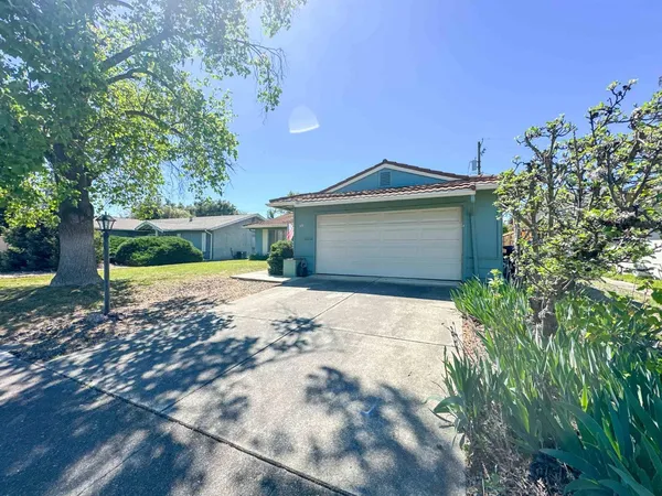 $330,000 | 169 Rainier Circle, Vacaville, CA 95687