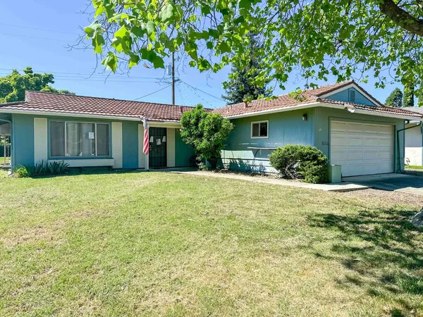 $330,000 | 169 Rainier Circle, Vacaville, CA 95687