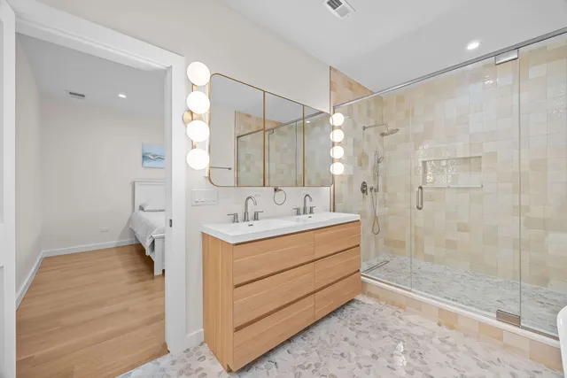 $1,350,000 | 4437 North Whipple Street, Chicago, IL 60625