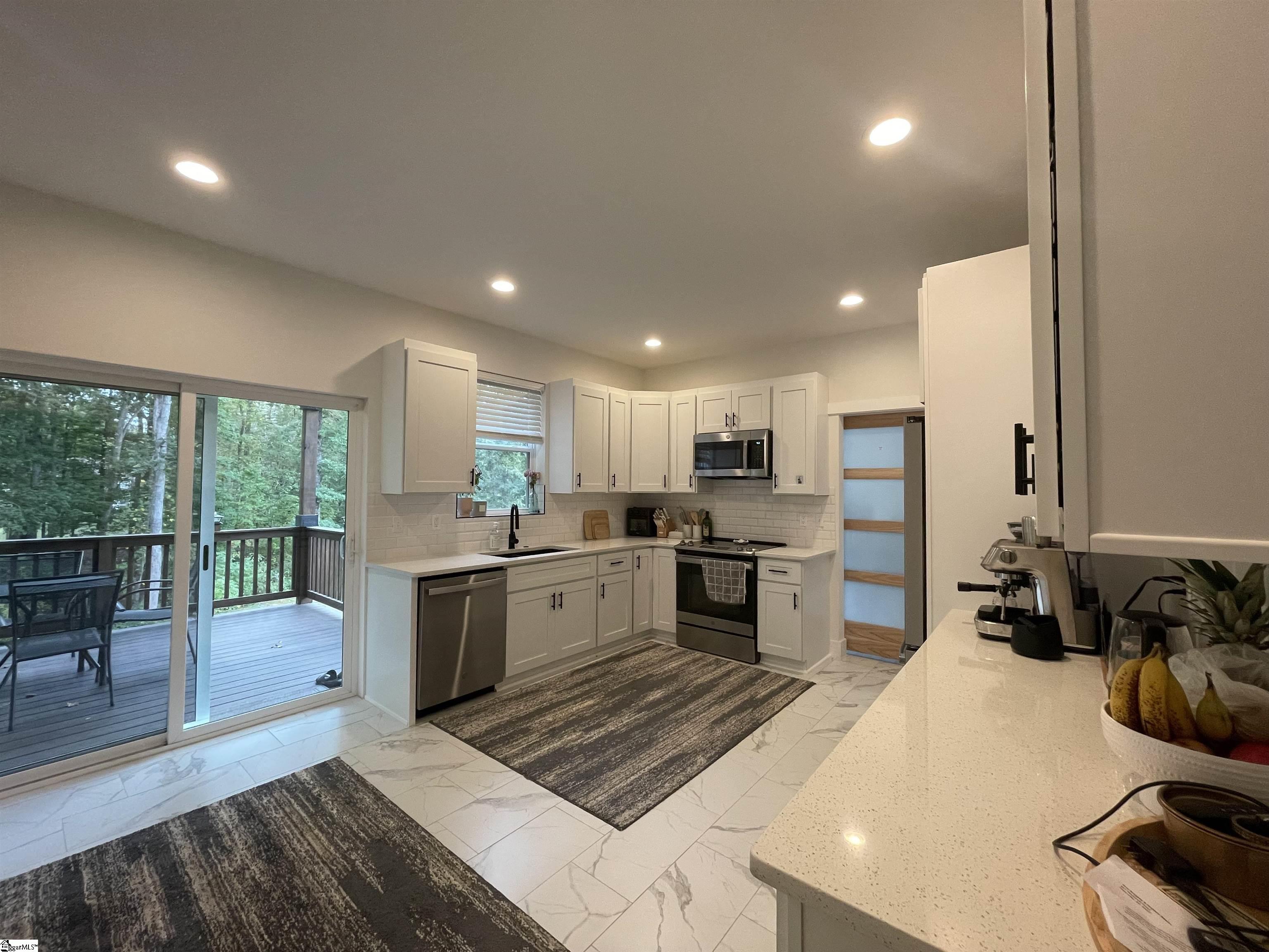 155 Cane Creek Way Campobello, SC 29322 - Photo 10 of 27