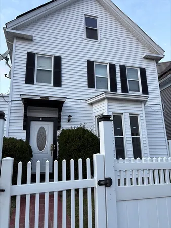 $3,000 | 41 Tremont Street, Unit 2, Brockton, MA 02301