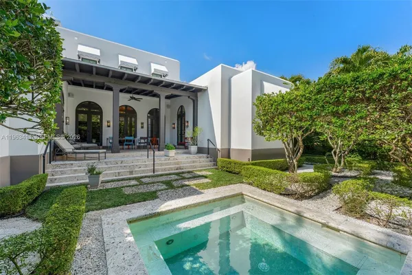 $4,600,000 | 465 Hampton Lane, Key Biscayne, FL 33149