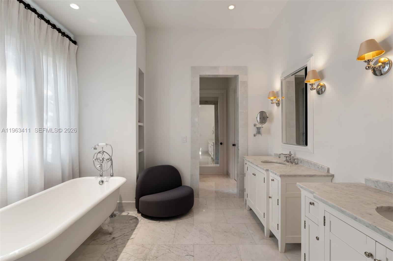 465 Hampton Lane Key Biscayne, FL 33149 - Photo 28 of 41 BATH TUB