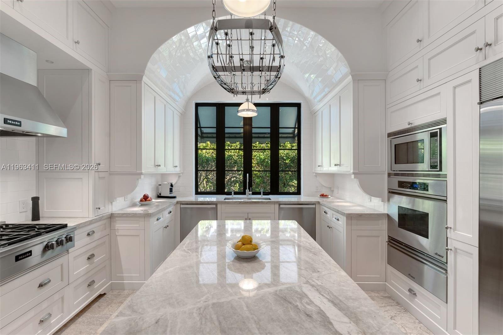 465 Hampton Lane Key Biscayne, FL 33149 - Photo 4 of 41 GOURMET KITCHEN