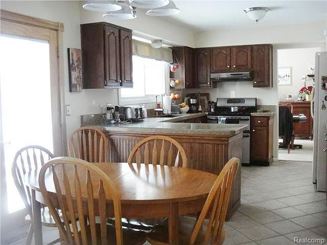 430 Tanglewood Drive Rochester, MI 48309 - Photo 8 of 10 TanglewoodKIT, 430.jpg