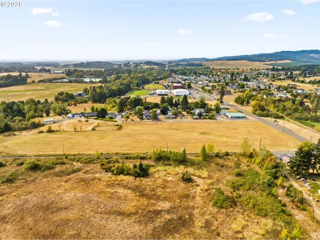a view of a pool with a lake