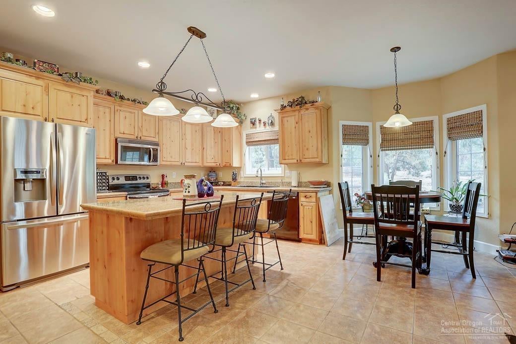 60031 Hopi Road Bend, OR 97702 - Photo 3 of 20 Additional Photo