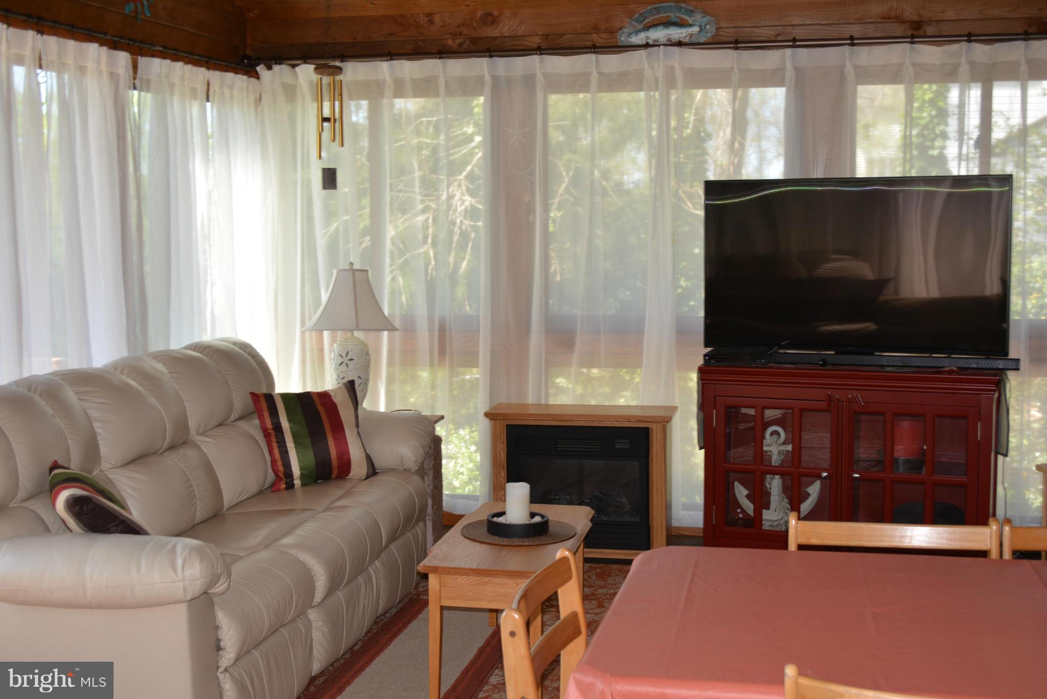 98 South Shore Road Elkton, MD 21921 - Photo 10 of 17 Enclosed porch