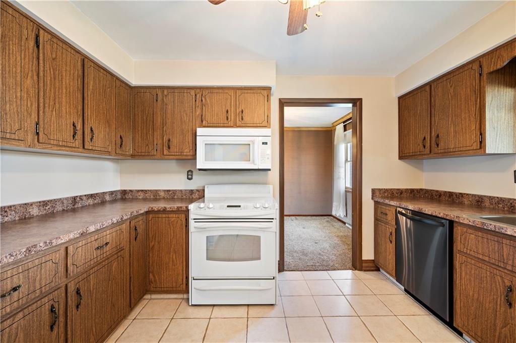 1241 Highland Road Monongahela, PA 15063 - Photo 11 of 40 All appliances to stay.