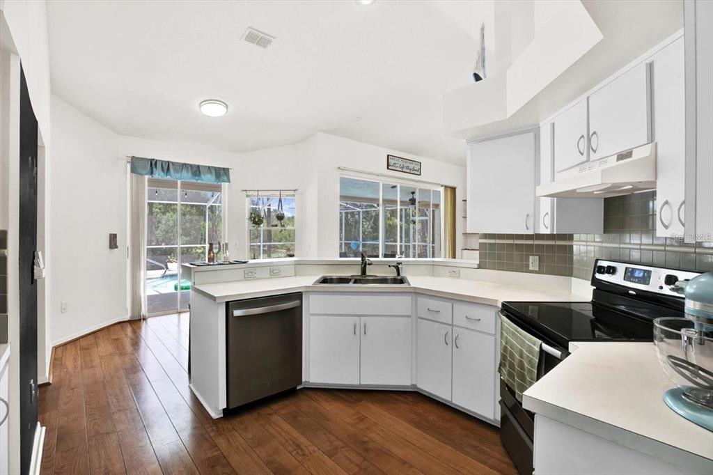 2454 Shadecrest Road Land O' Lakes, FL 34639 - Photo 8 of 30