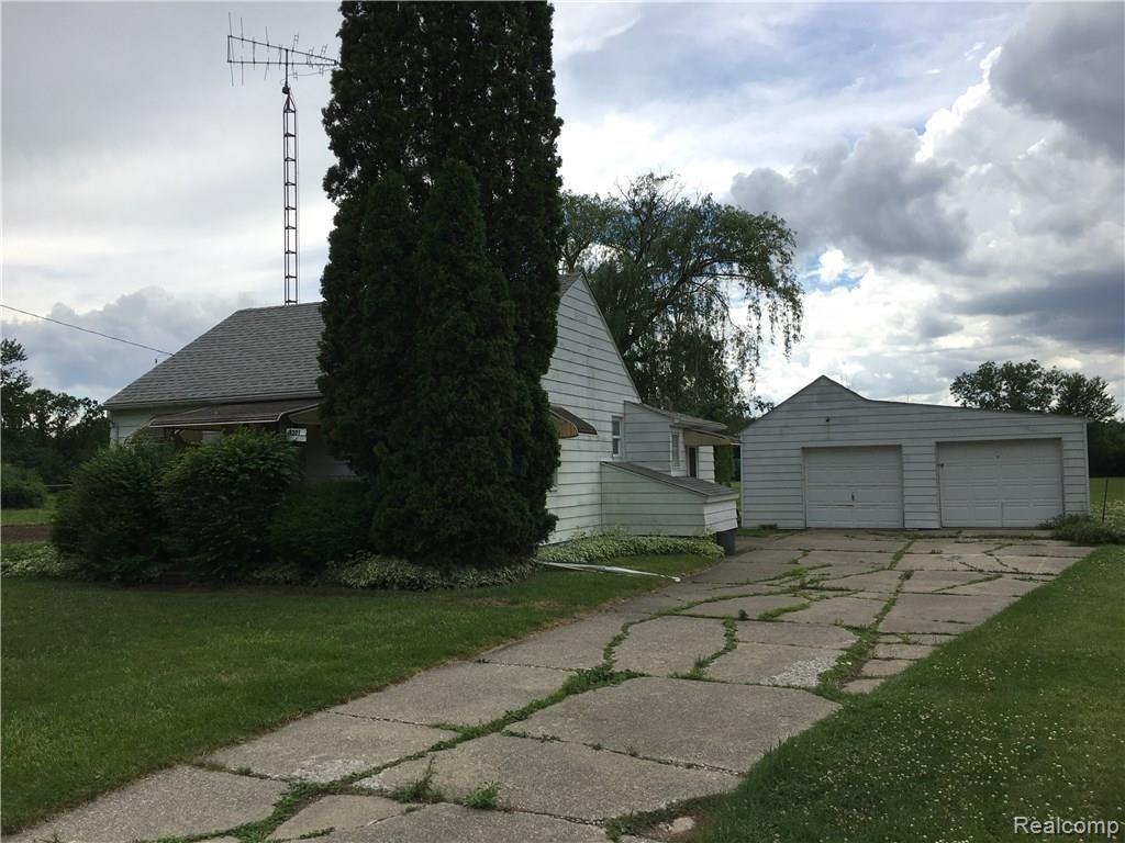 4301 North Jennings Road Flint, MI 48504 - Photo 2 of 36 IMG_4621.JPG