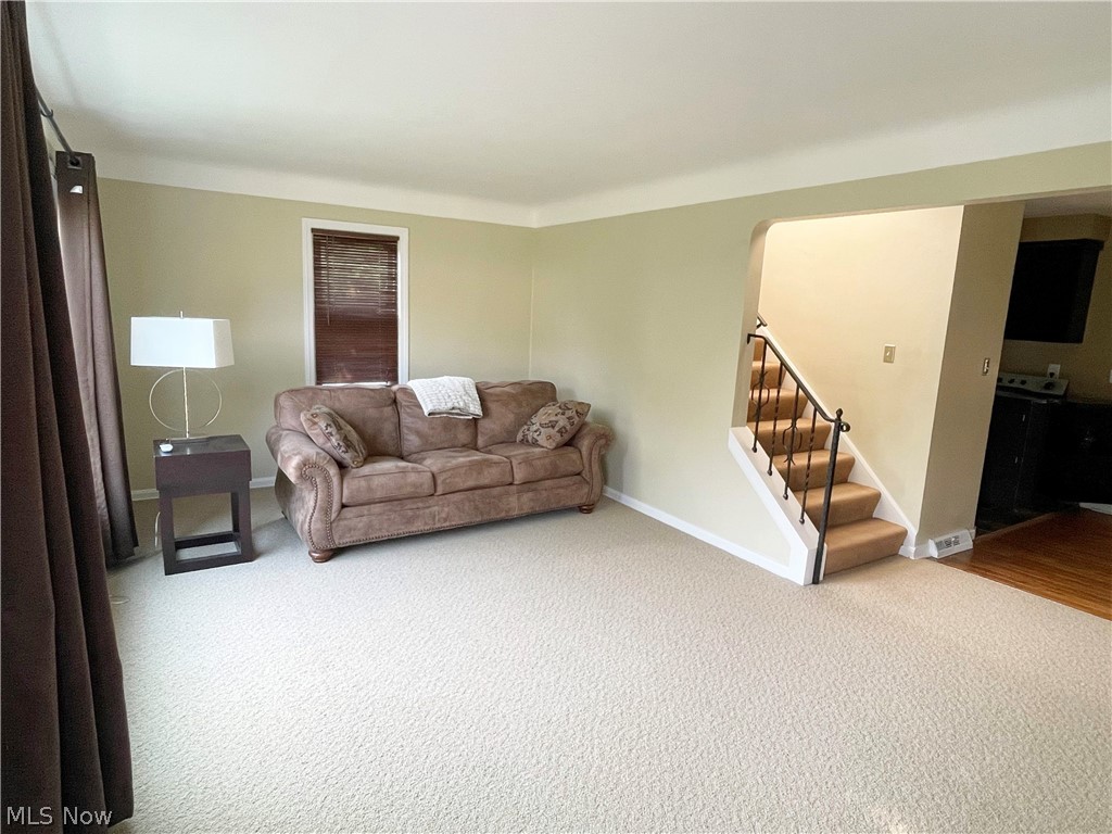 5528 Huron Road Lyndhurst, OH 44124 - Photo 4 of 26 Cozy Living Room
