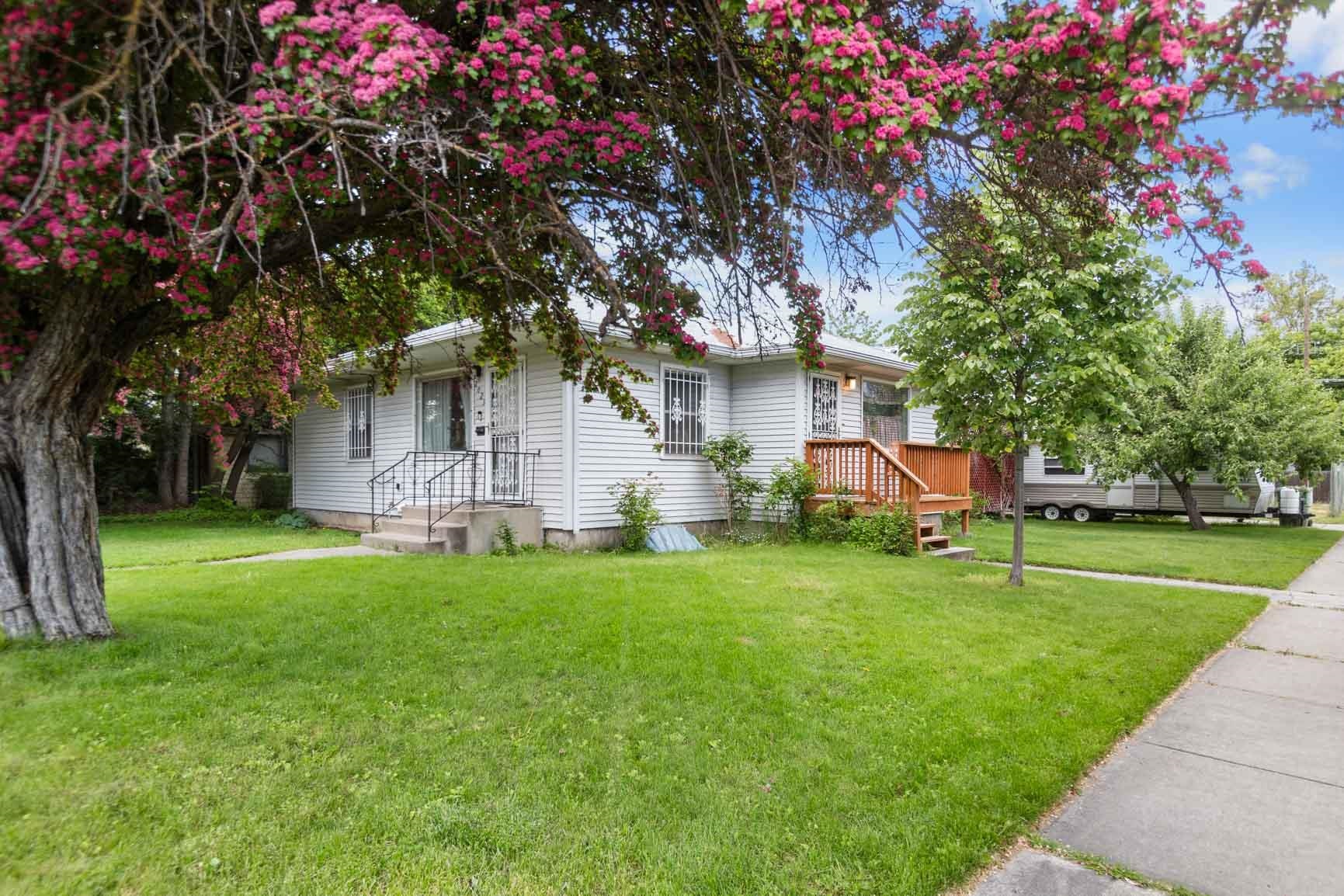 2029 East Sharp Avenue Spokane, WA 99202 - Photo 2 of 19