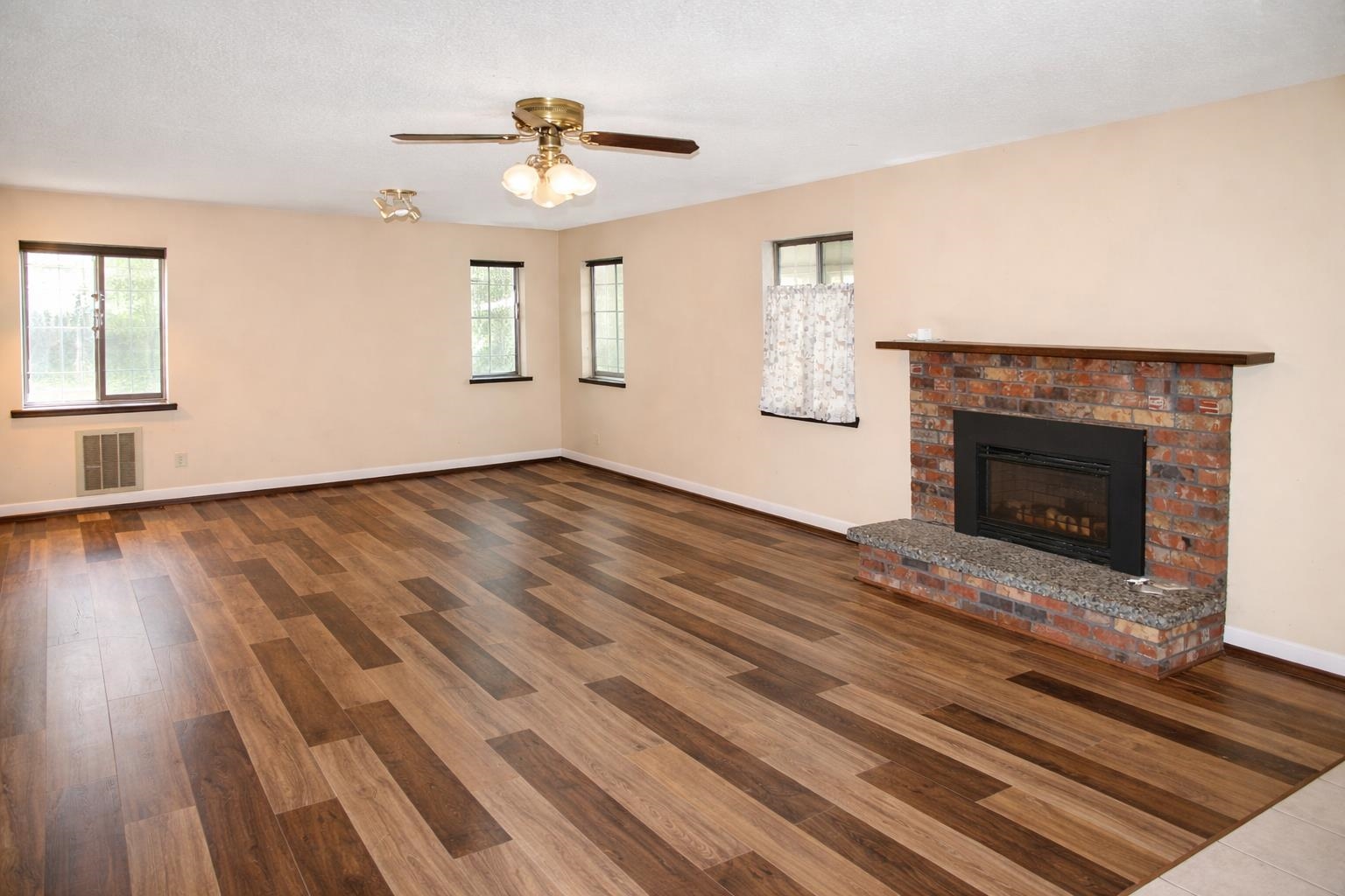 2029 East Sharp Avenue Spokane, WA 99202 - Photo 9 of 19