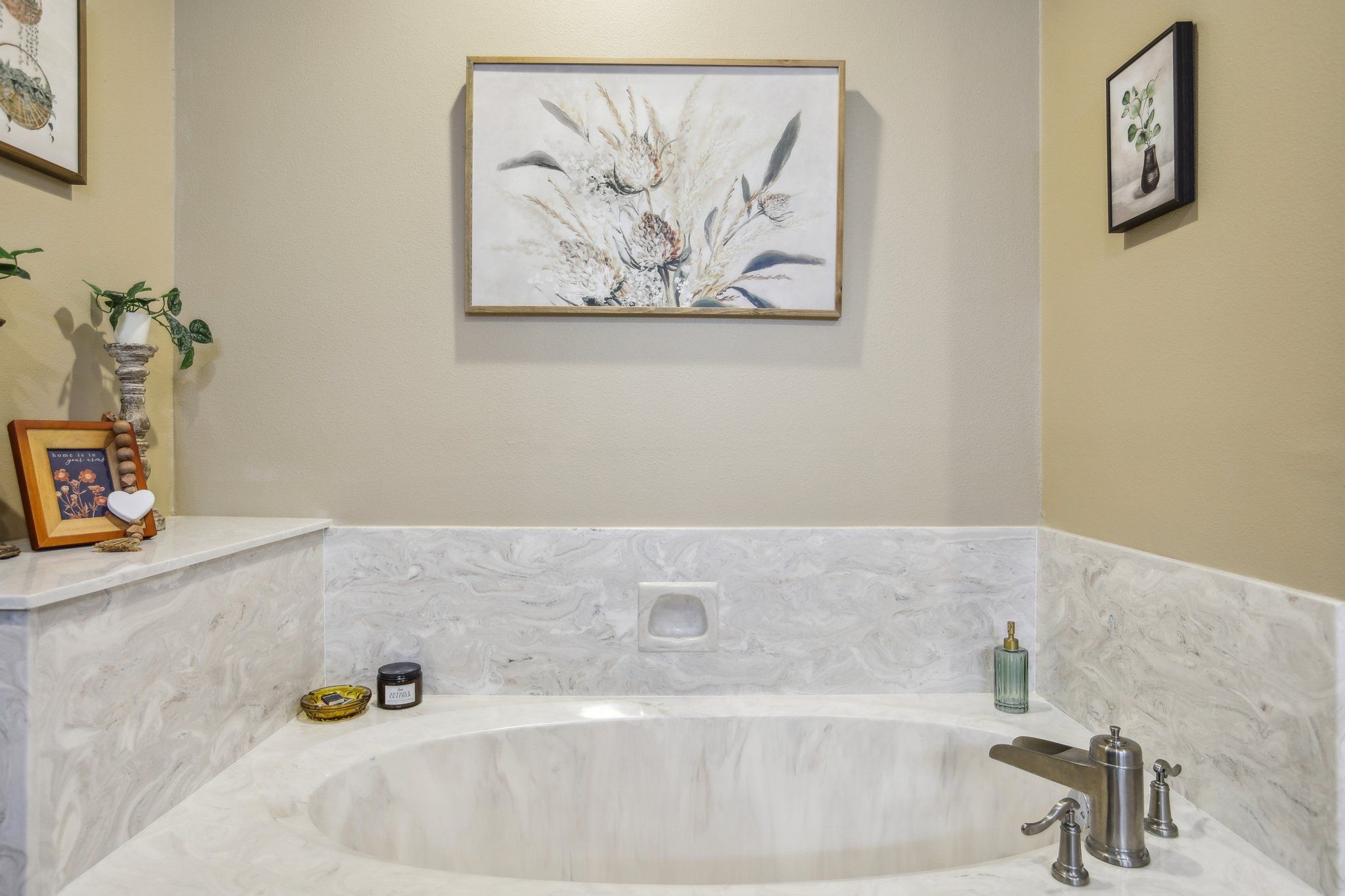 198 Kelley Road East Bastrop, TX 78602 - Photo 29 of 40 a bathroom with a tub