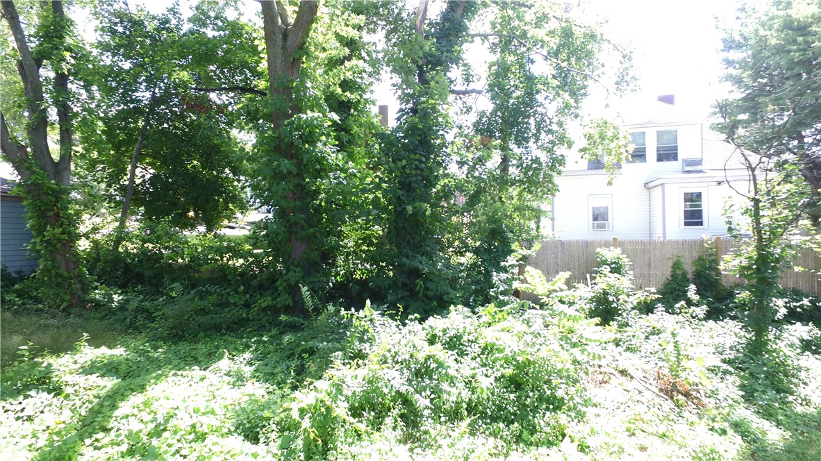 154 Colonial Road Providence, RI 02906 - Photo 3 of 7