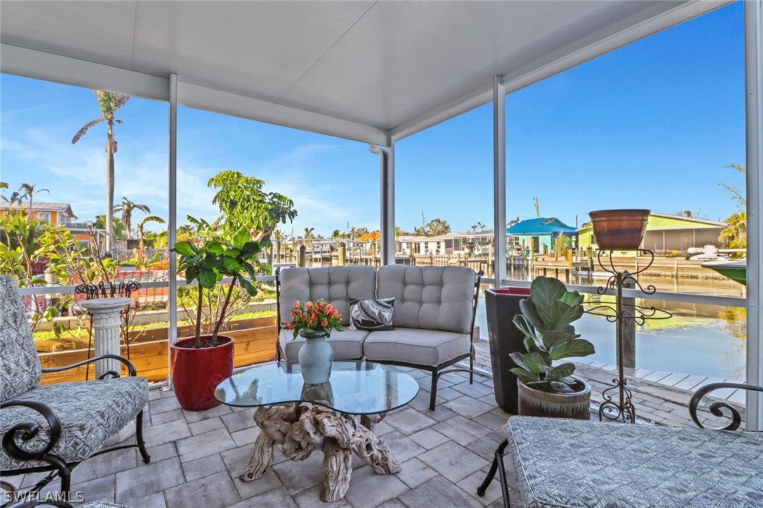 2574 Bayshore Drive Matlacha, FL 33993 - Photo 13 of 43 a living room with patio furniture