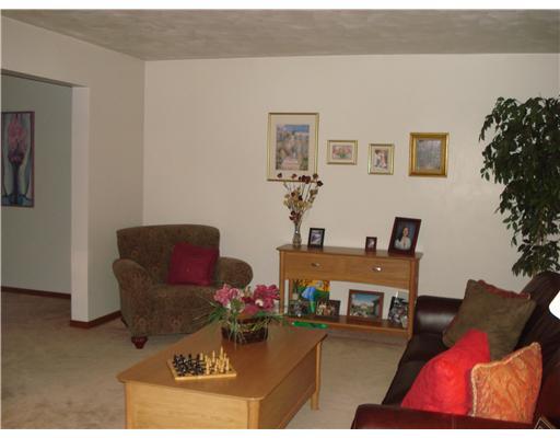 100 French Island Road Perryopolis, PA 15473 - Photo 4 of 16 Living Room.