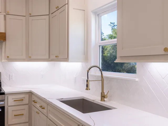 a close view of sink and tap