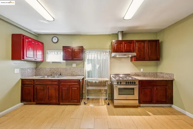 $699,000 | 1820 International Boulevard, Oakland, CA 94606