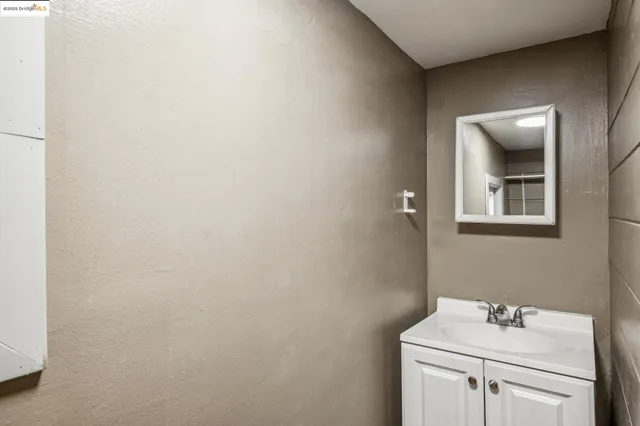 $699,000 | 1820 International Boulevard, Oakland, CA 94606