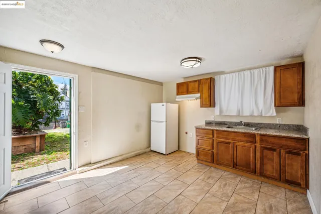 $699,000 | 1820 International Boulevard, Oakland, CA 94606