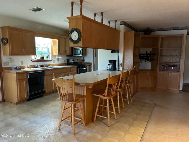 $225,000 | 2240 Brookside Drive, Gautier, MS 39553