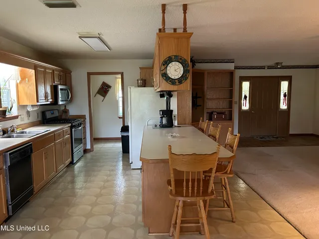 $225,000 | 2240 Brookside Drive, Gautier, MS 39553