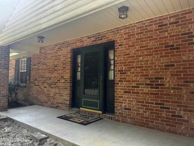 $225,000 | 2240 Brookside Drive, Gautier, MS 39553