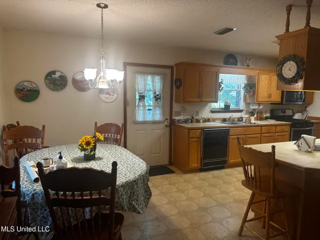 $225,000 | 2240 Brookside Drive, Gautier, MS 39553