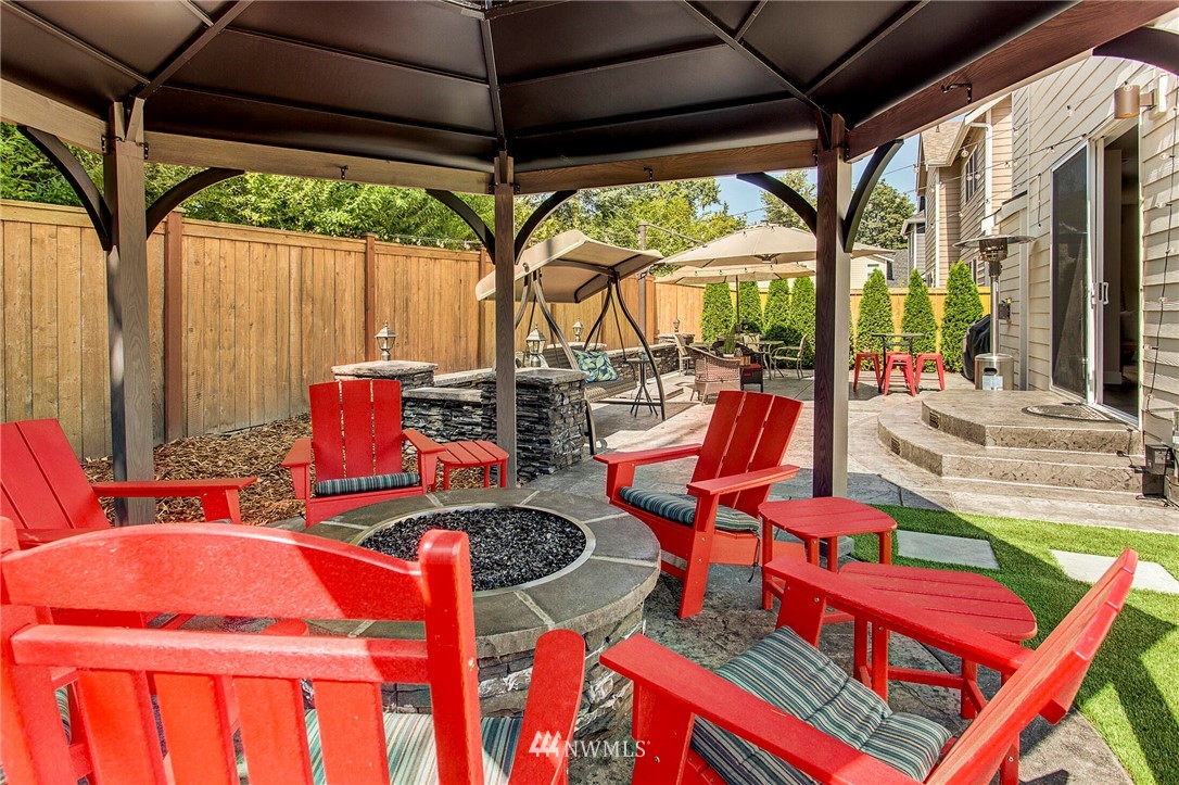 22326 9th Drive Southeast Bothell, WA 98021 - Photo 32 of 40 a outdoor space with the couches and dining table with the garden view