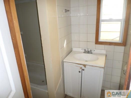 655 State Street Perth Amboy, NJ 08861 - Photo 8 of 12 Gallery Image 8