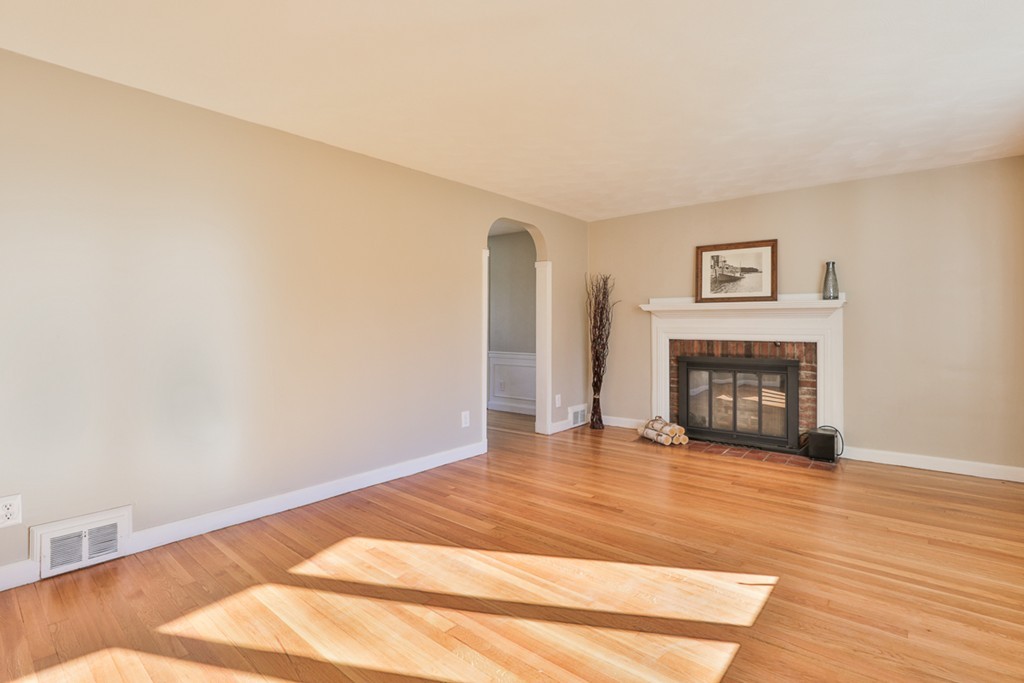15 Elmcrest Road Wakefield, MA 01880 - Photo 3 of 30 Gallery Image 3
