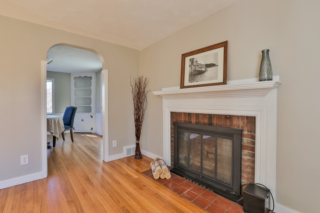 15 Elmcrest Road Wakefield, MA 01880 - Photo 4 of 30 Gallery Image 4