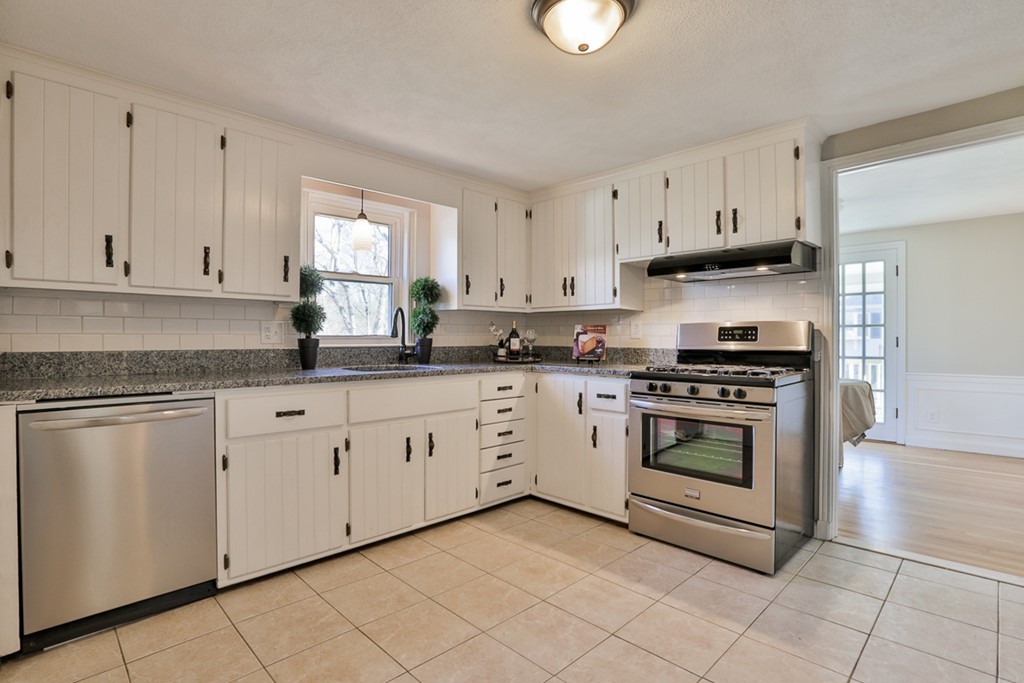 15 Elmcrest Road Wakefield, MA 01880 - Photo 6 of 30 Gallery Image 6