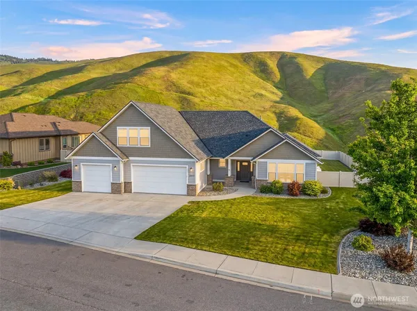 $995,000 | 2042 Maiden Lane, Wenatchee, WA 98801