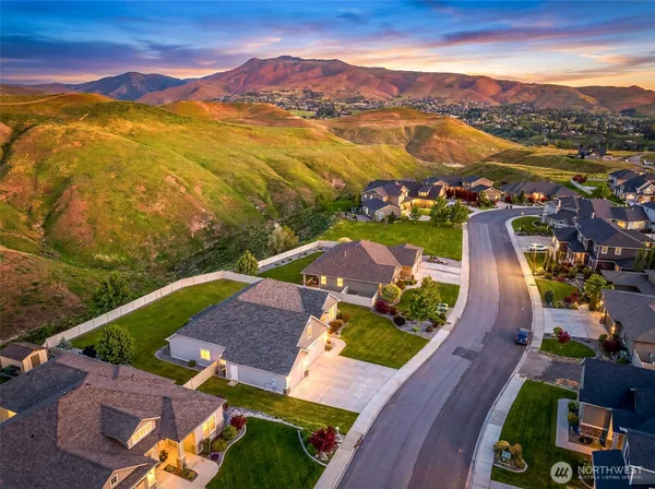 $995,000 | 2042 Maiden Lane, Wenatchee, WA 98801