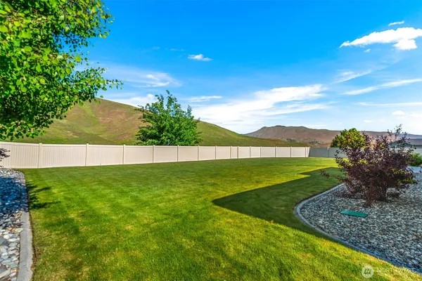 $995,000 | 2042 Maiden Lane, Wenatchee, WA 98801