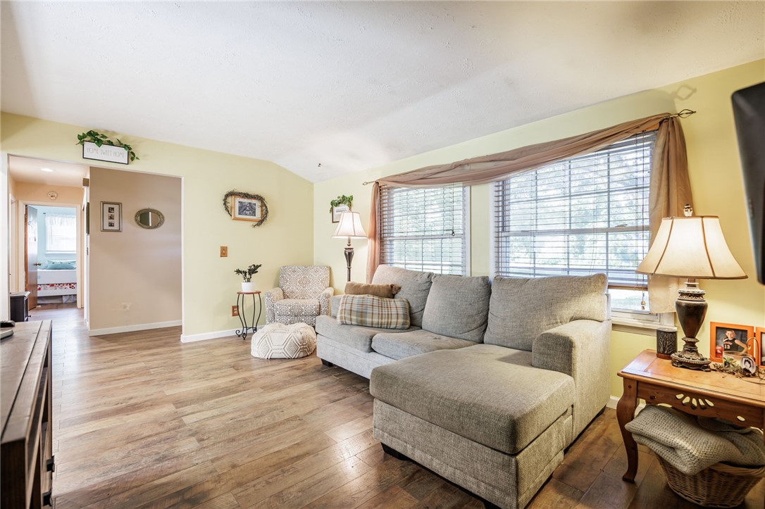 672 Hamlin Parma Townline Road Parma, NY 14468 - Photo 8 of 28 Gallery Image 8