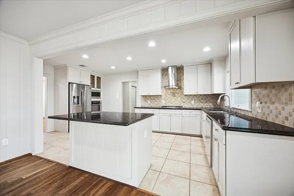 $6,000 | 2506 Avalon Place, Houston, TX 77019