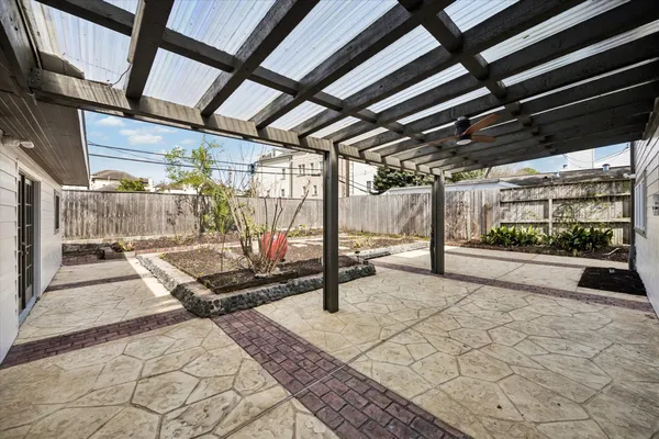 $6,000 | 2506 Avalon Place, Houston, TX 77019