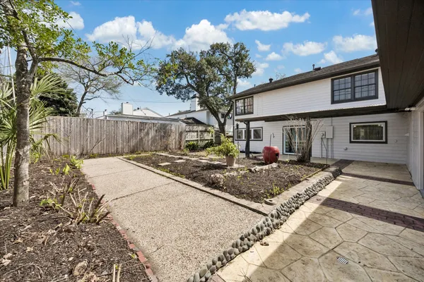 $6,000 | 2506 Avalon Place, Houston, TX 77019