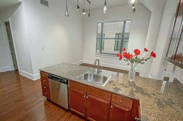 $1,950 | 1201 Canal Street, Unit 358, New Orleans, LA 70112